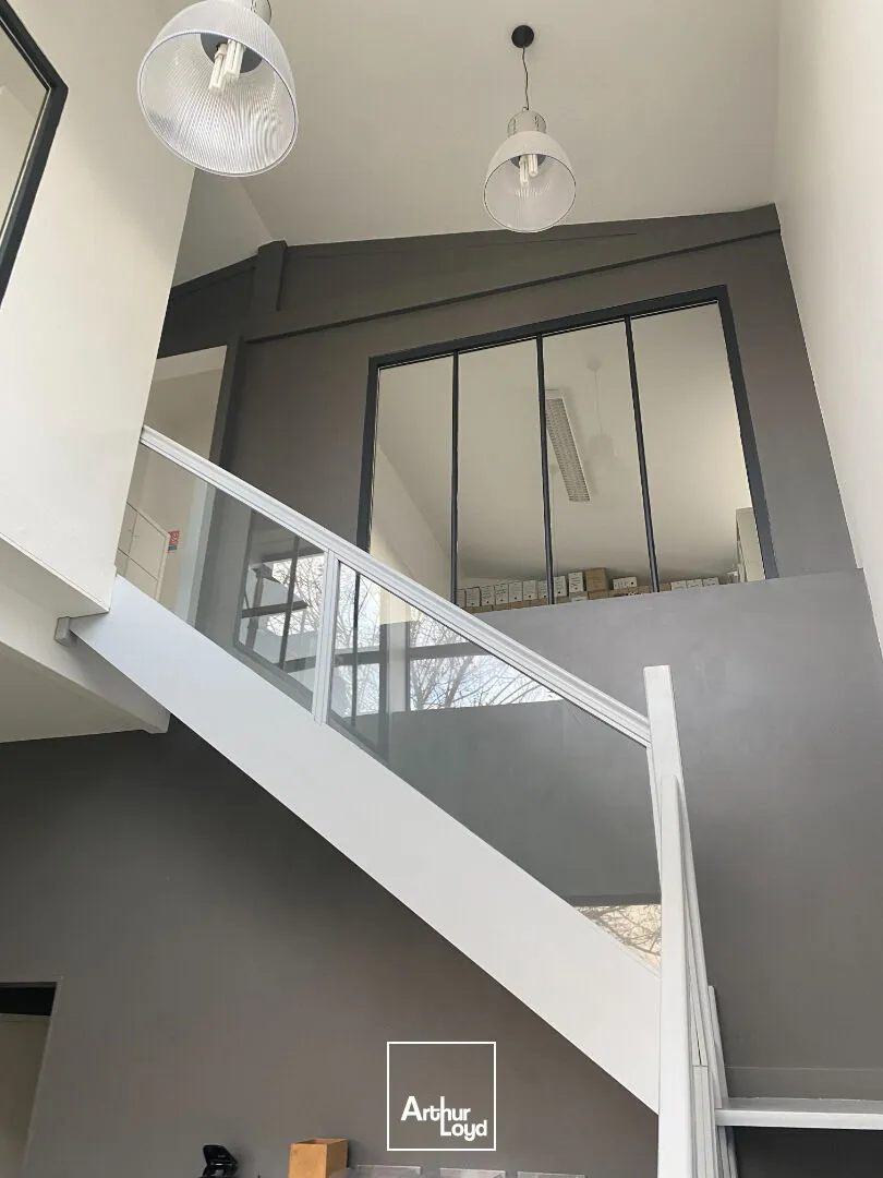 A louer Local d'activité L HOUMEAU 239 m²