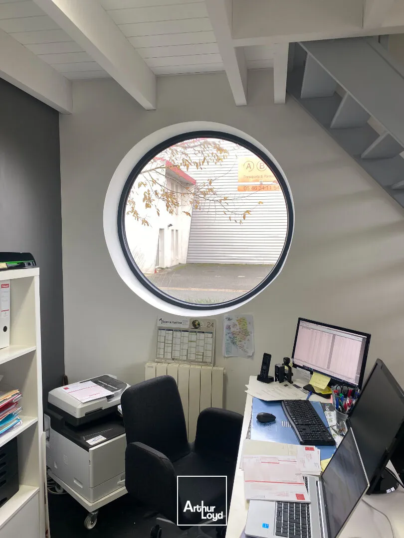 A louer Local d'activité L HOUMEAU 239 m²