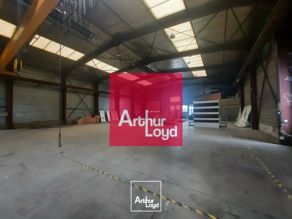 RIOM PARC EUROPEEN A LOUER LOCAL ACTIVITE 1200 M² - PARCELLE 7&nbsp;900 M² - PONT ROULANT