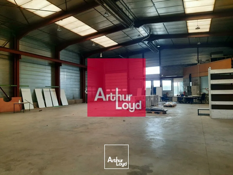 RIOM PARC EUROPEEN A LOUER LOCAL ACTIVITE 1200 M² - PARCELLE 7&nbsp;900 M² - PONT ROULANT