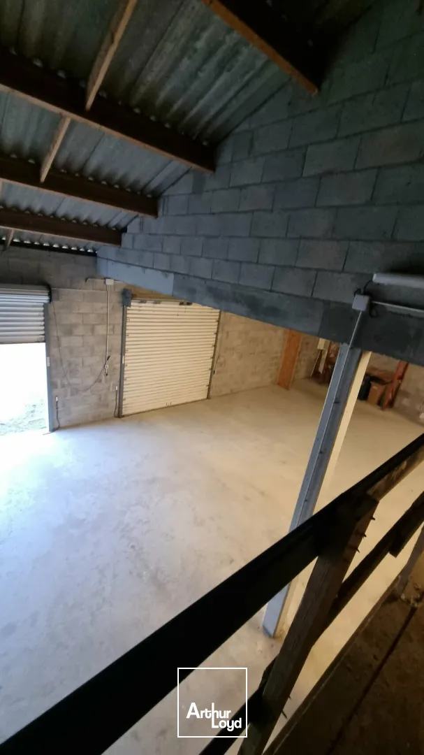 Entrepôt / local industriel Avanton 250 m2