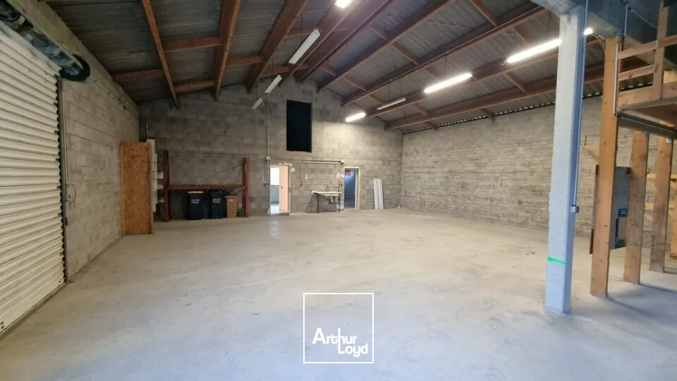 Entrepôt / local industriel Avanton 250 m2