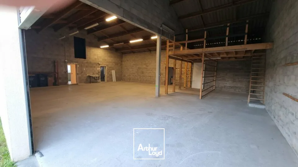 Entrepôt / local industriel Avanton 250 m2