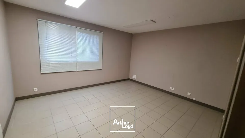 Entrepôt / local industriel Avanton 250 m2