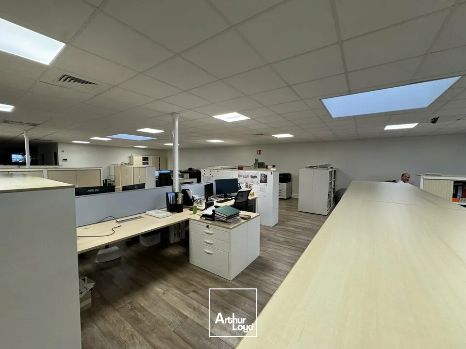 TOURS NORD - A LOUER LOCAL MIXTE DE 1&nbsp;172 m² - EXCELLENTE VISIBILITE SUR 2 X 2 VOIES