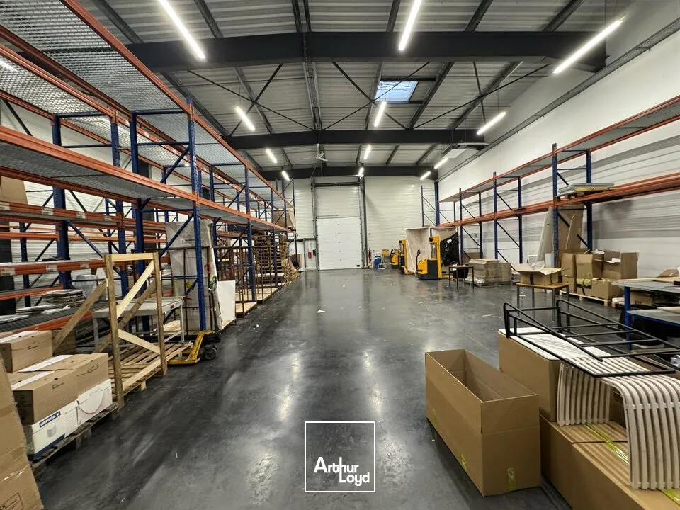 TOURS NORD - A LOUER LOCAL MIXTE DE 1&nbsp;172 m² - EXCELLENTE VISIBILITE SUR 2 X 2 VOIES