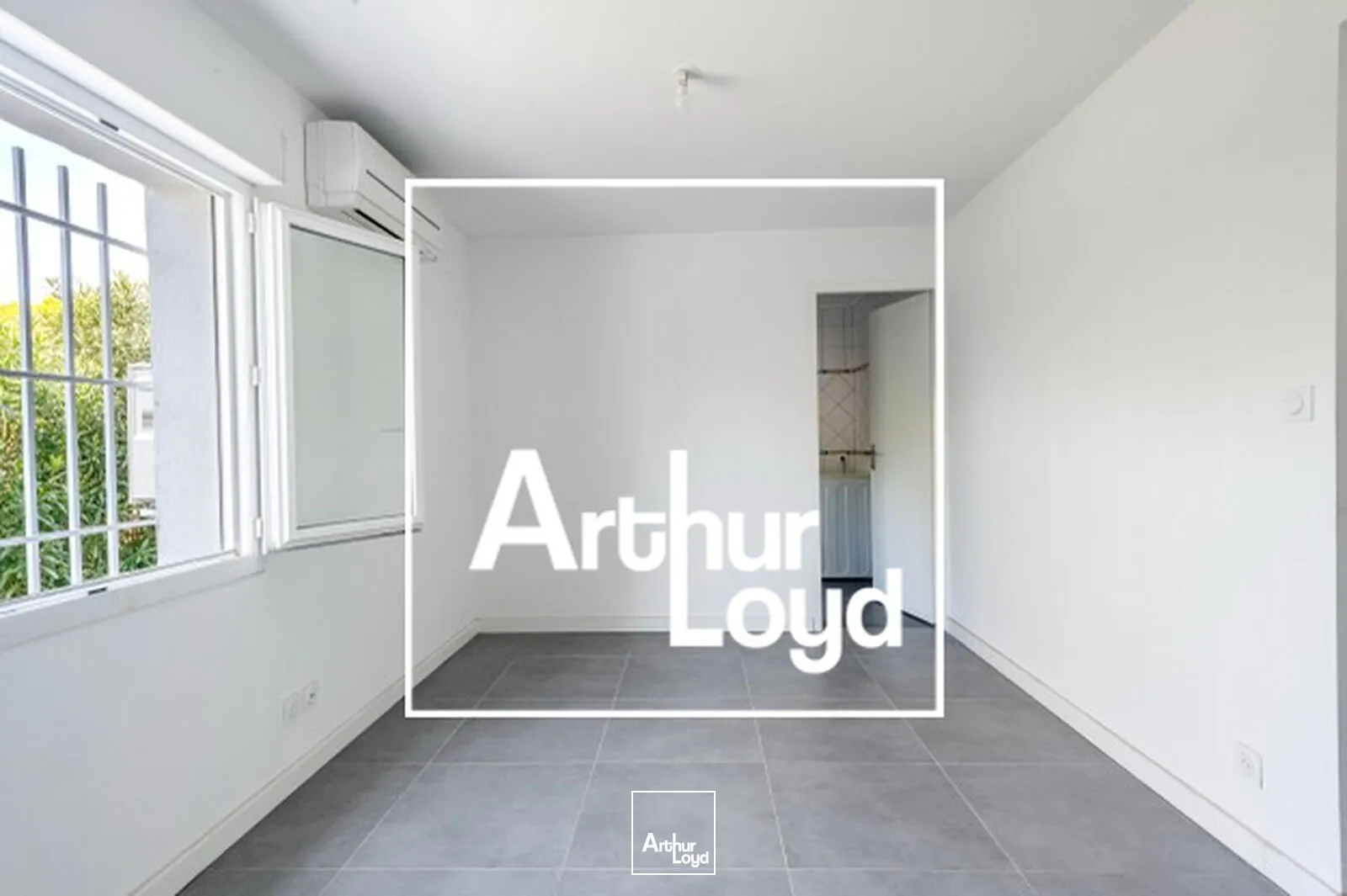 MAISON A USAGE PROFESSIONNEL A VENDRE - PEROLS