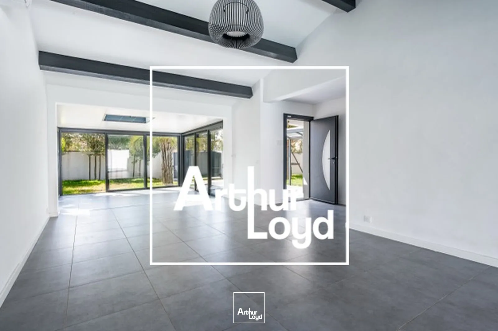 MAISON A USAGE PROFESSIONNEL A VENDRE - PEROLS