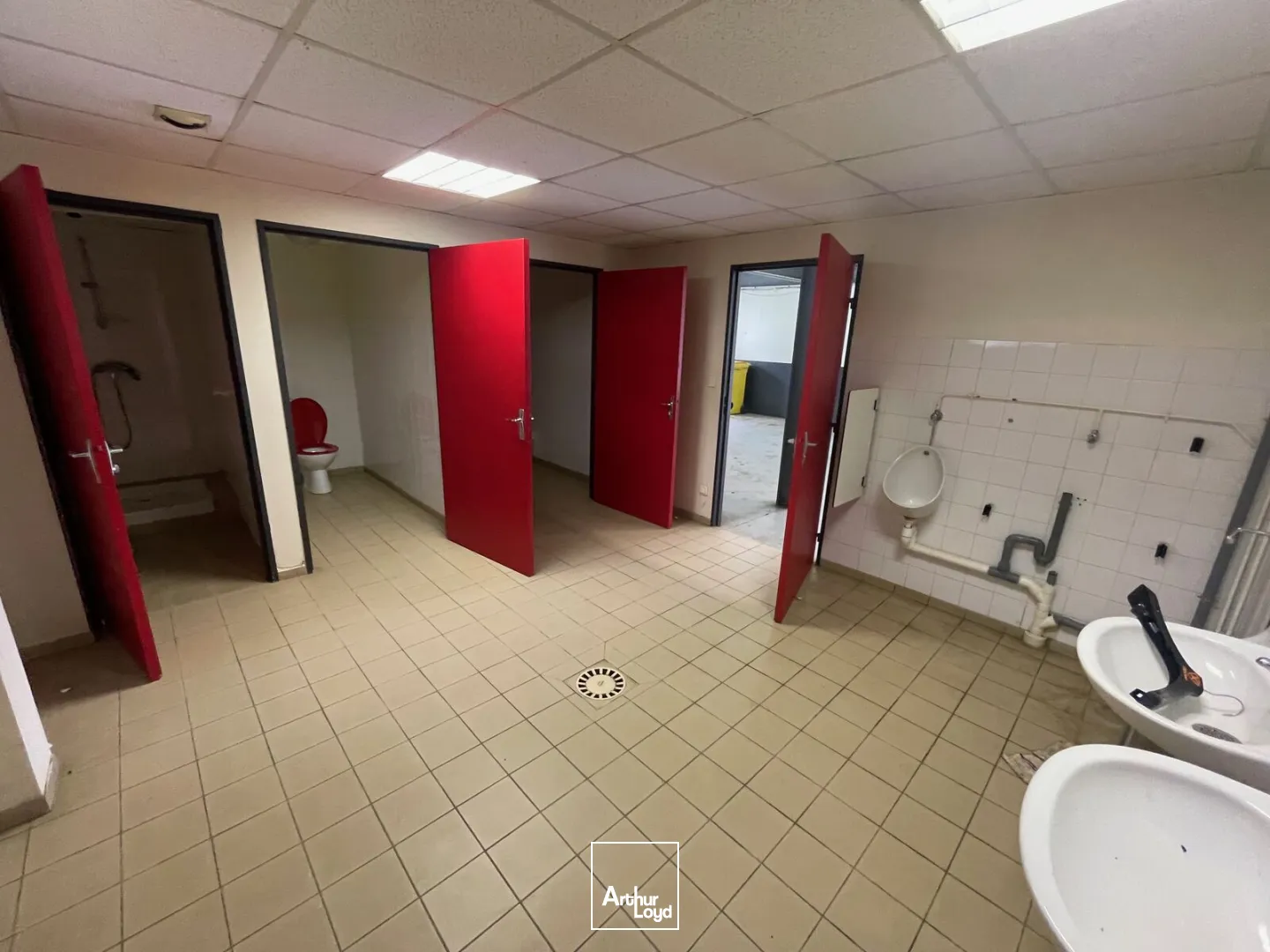 EXCLUSIVITÉ - A VENDRE LOCAL D'ACTIVITE 317 M2 - ZONE COMMERCIALE JAUX / VENETTE