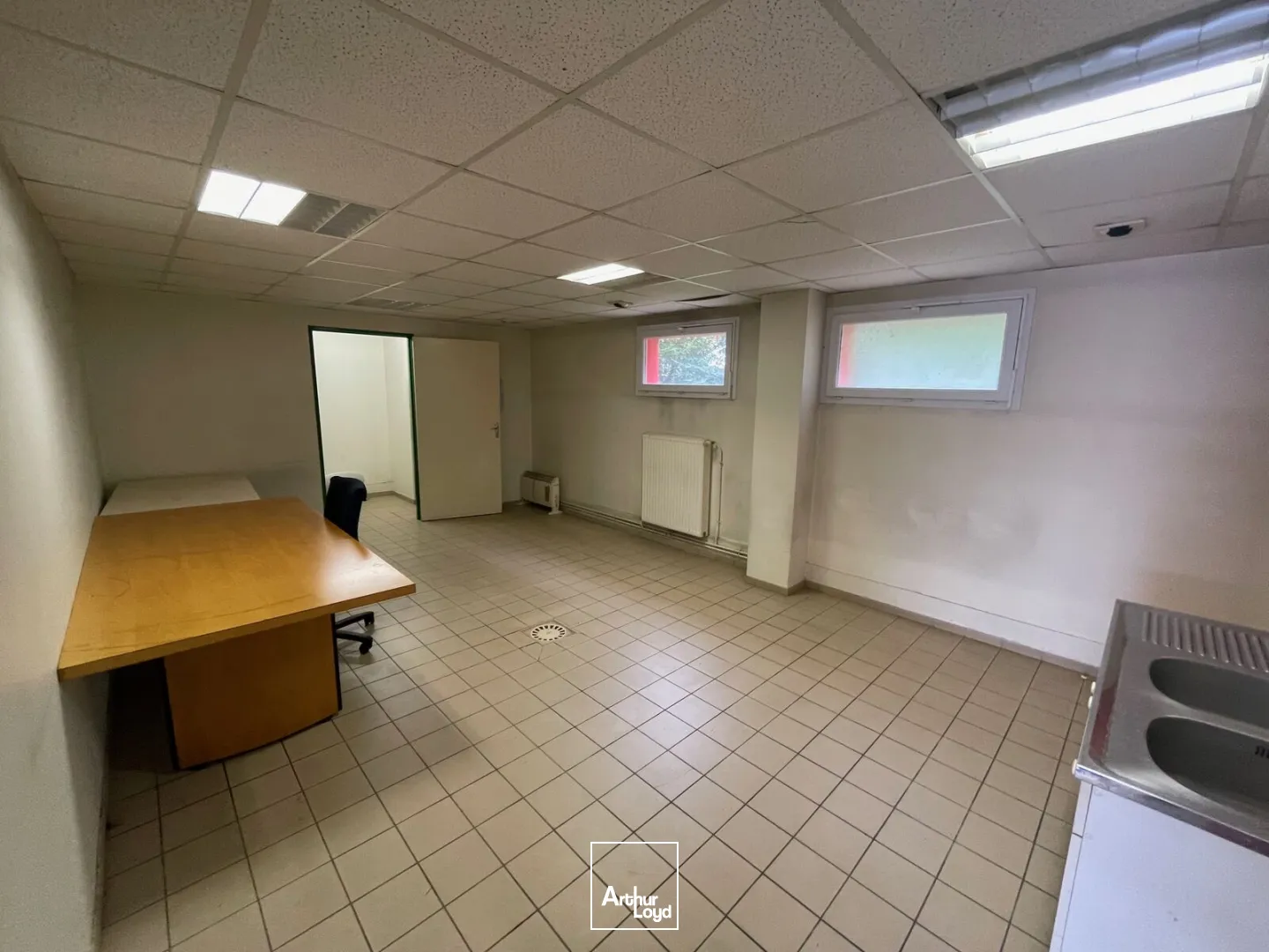 EXCLUSIVITÉ - A VENDRE LOCAL D'ACTIVITE 317 M2 - ZONE COMMERCIALE JAUX / VENETTE