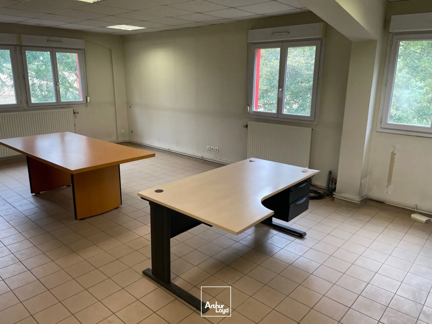 EXCLUSIVITÉ - A VENDRE LOCAL D'ACTIVITE 317 M2 - ZONE COMMERCIALE JAUX / VENETTE