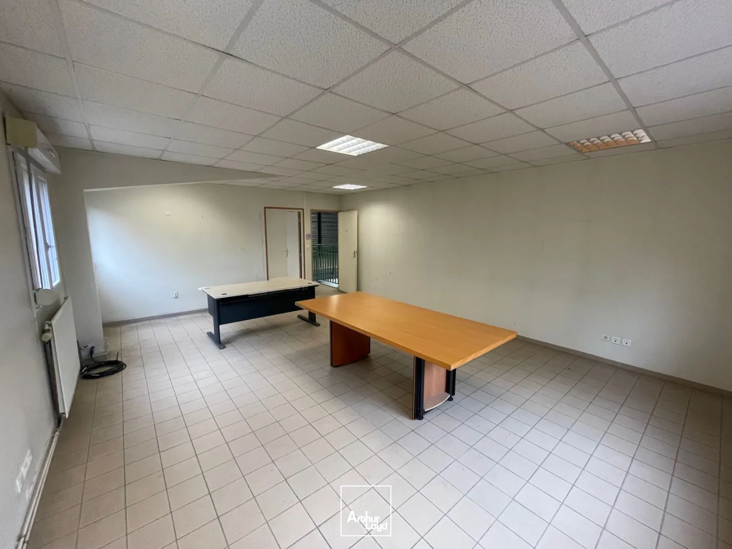 EXCLUSIVITÉ - A VENDRE LOCAL D'ACTIVITE 317 M2 - ZONE COMMERCIALE JAUX / VENETTE