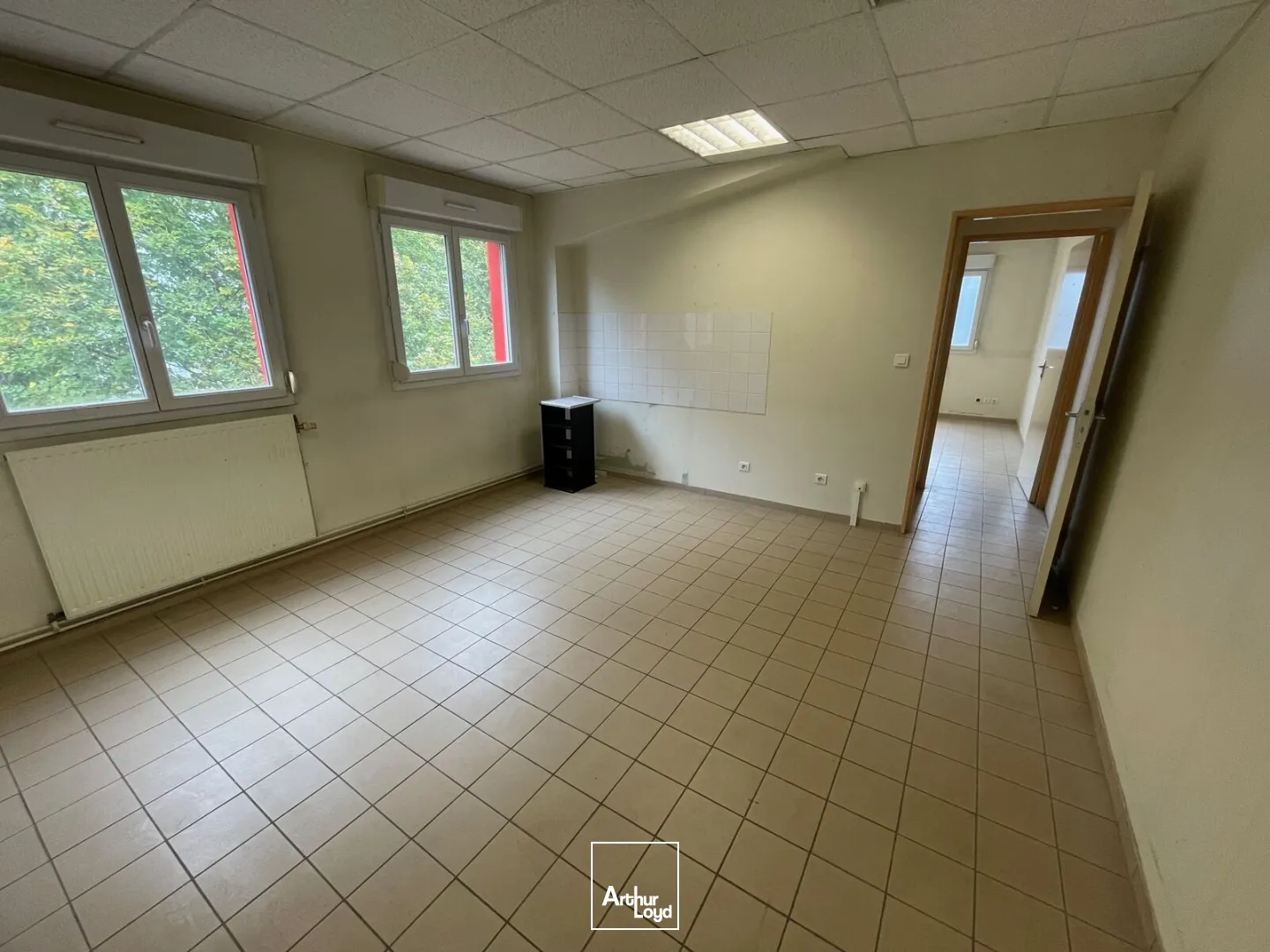 EXCLUSIVITÉ - A VENDRE LOCAL D'ACTIVITE 317 M2 - ZONE COMMERCIALE JAUX / VENETTE