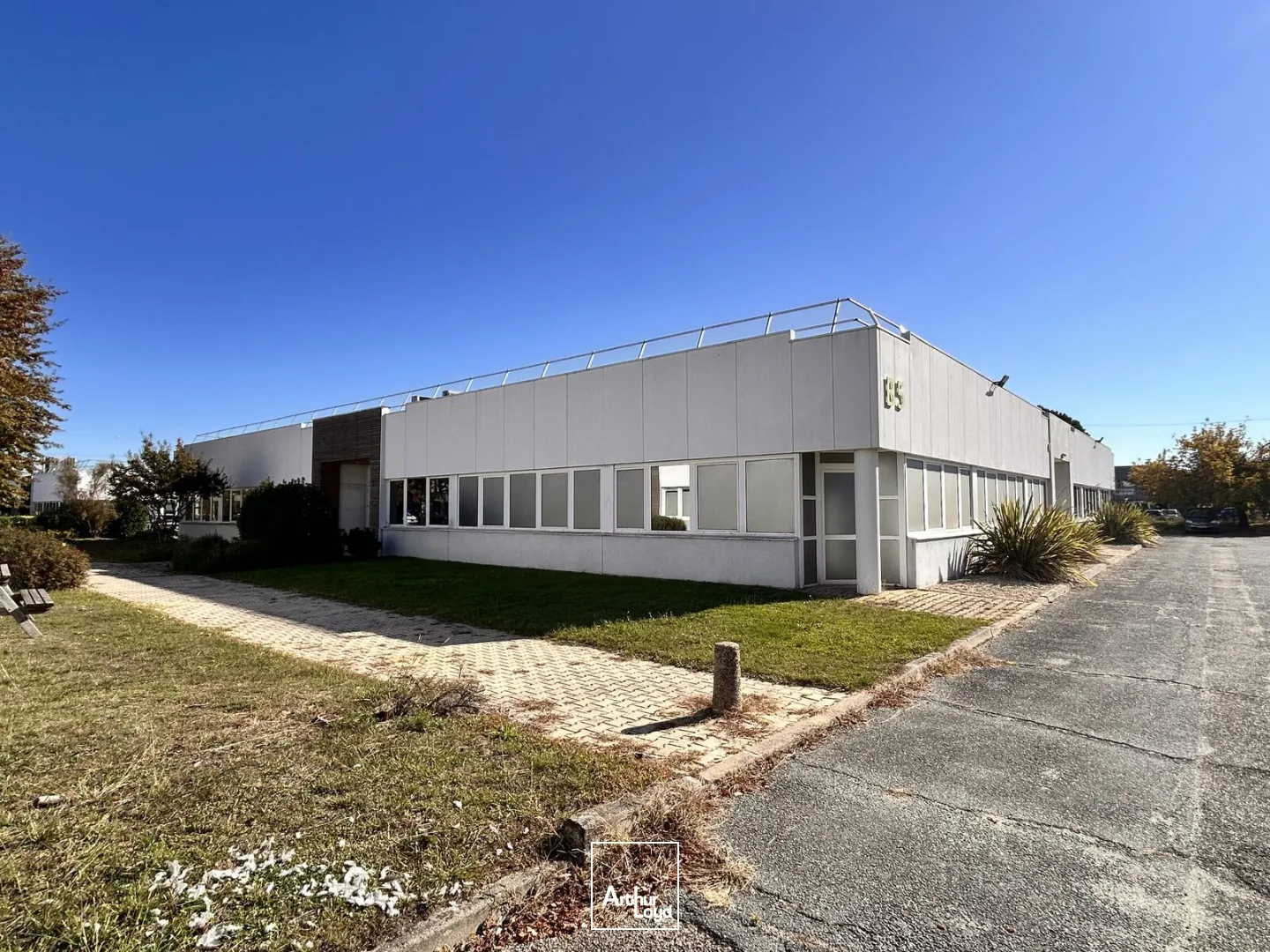 Location bureaux Mérignac - 548 m² divisibles dès 250 m² - Immeuble indépendant au pied du tram A