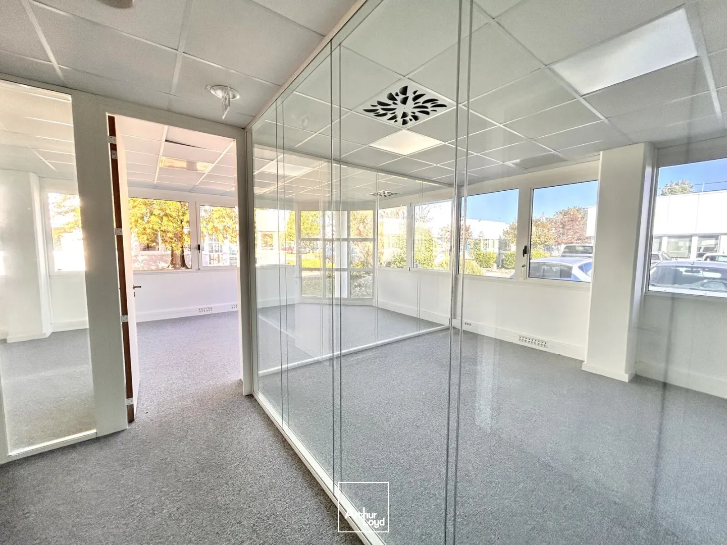 Location bureaux Mérignac - 548 m² divisibles dès 250 m² - Immeuble indépendant au pied du tram A
