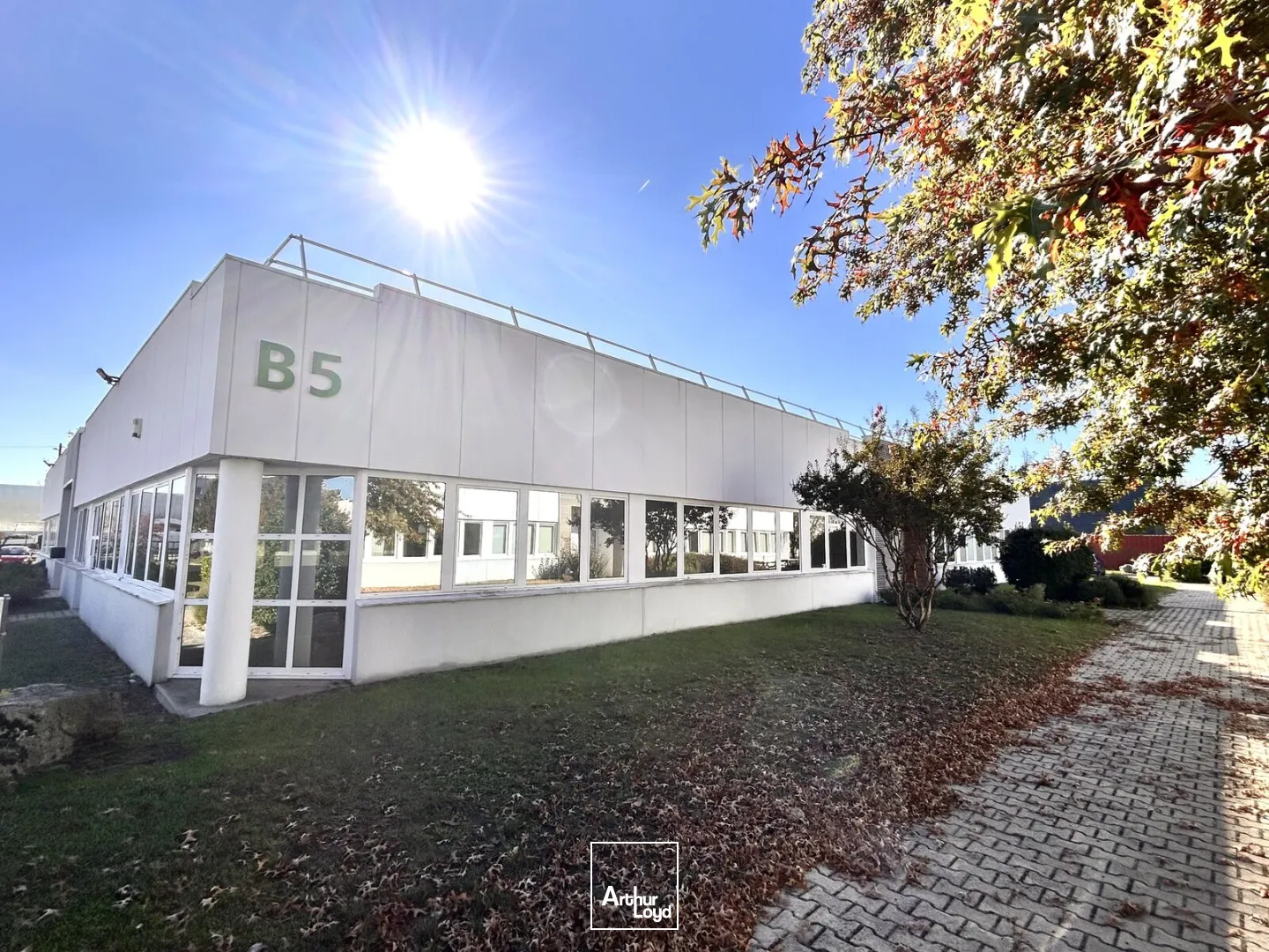 Location bureaux Mérignac - 548 m² divisibles dès 250 m² - Immeuble indépendant au pied du tram A