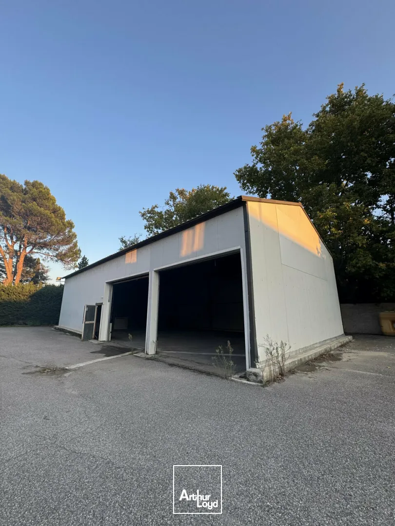 Ensemble de locaux d'activités à vendre, Châteaurenard