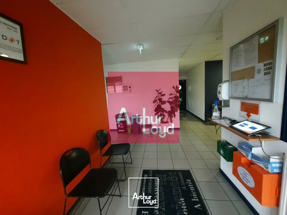 RIOM A VENDRE LOCAL ACTIVITE 1532 M² - PARCELLE 5000 M² - 1 PONT ROULANT 