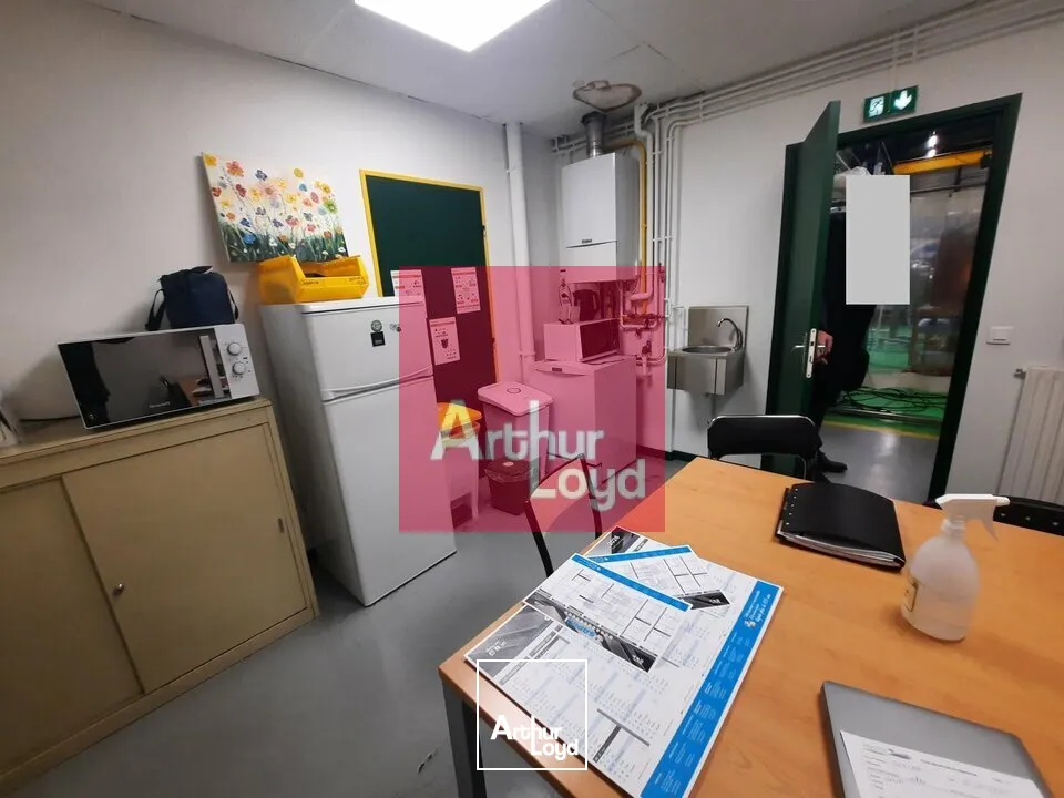 RIOM A VENDRE LOCAL ACTIVITE 1532 M² - PARCELLE 5000 M² - 1 PONT ROULANT 