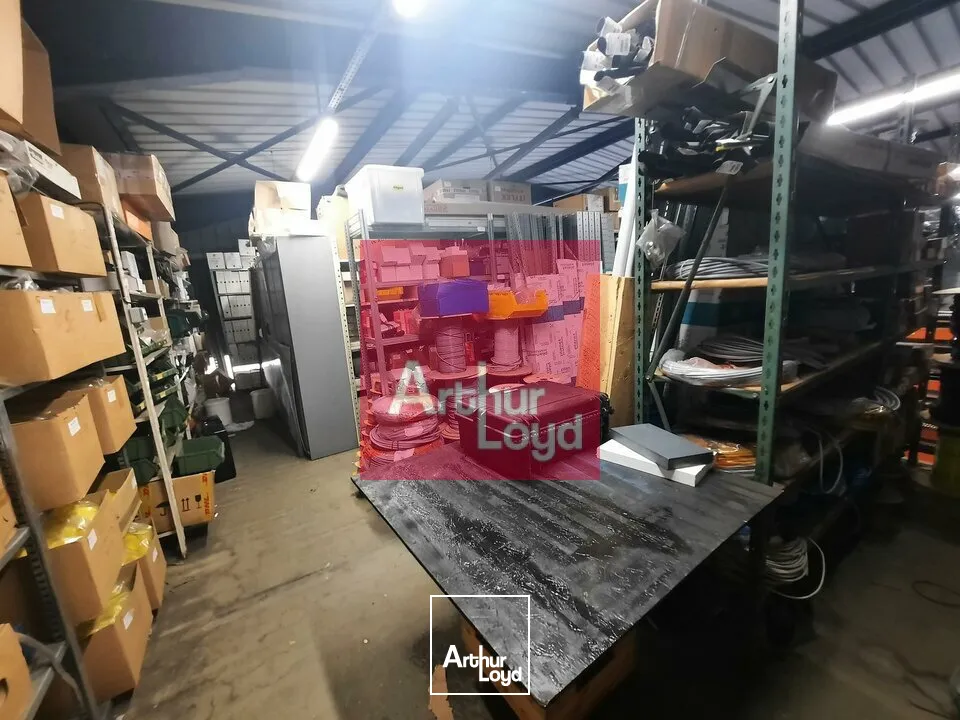 RIOM A VENDRE LOCAL ACTIVITE 1532 M² - PARCELLE 5000 M² - 1 PONT ROULANT 