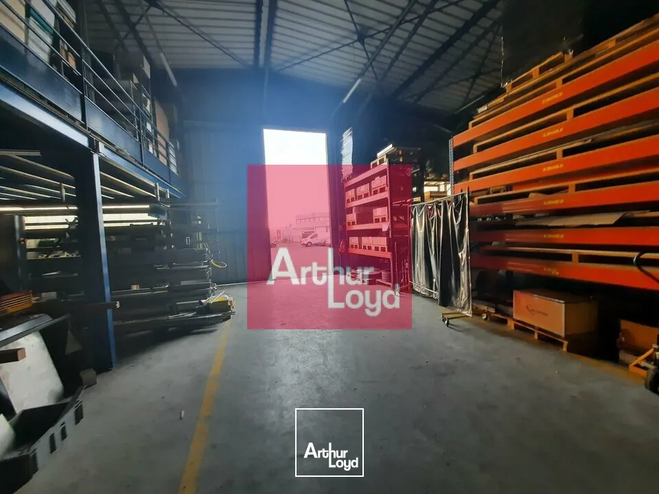 RIOM A VENDRE LOCAL ACTIVITE 1532 M² - PARCELLE 5000 M² - 1 PONT ROULANT 