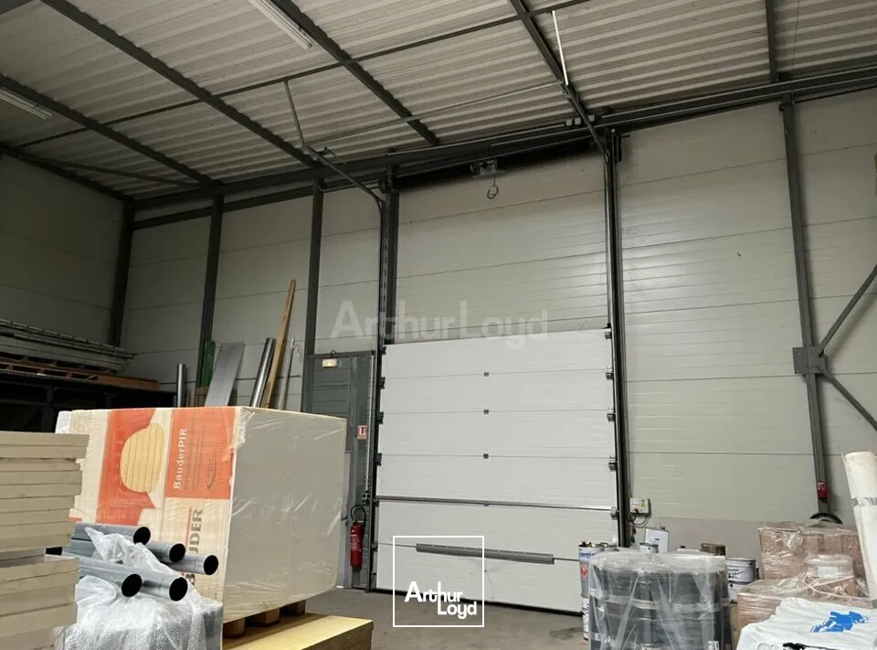 LOCAL D'ACTIVITE - ENTREPOT à VENDRE de 1581 m²