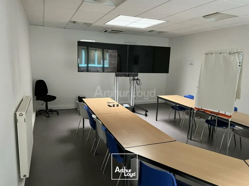 LOCAL D'ACTIVITE - ENTREPOT à VENDRE de 1581 m²