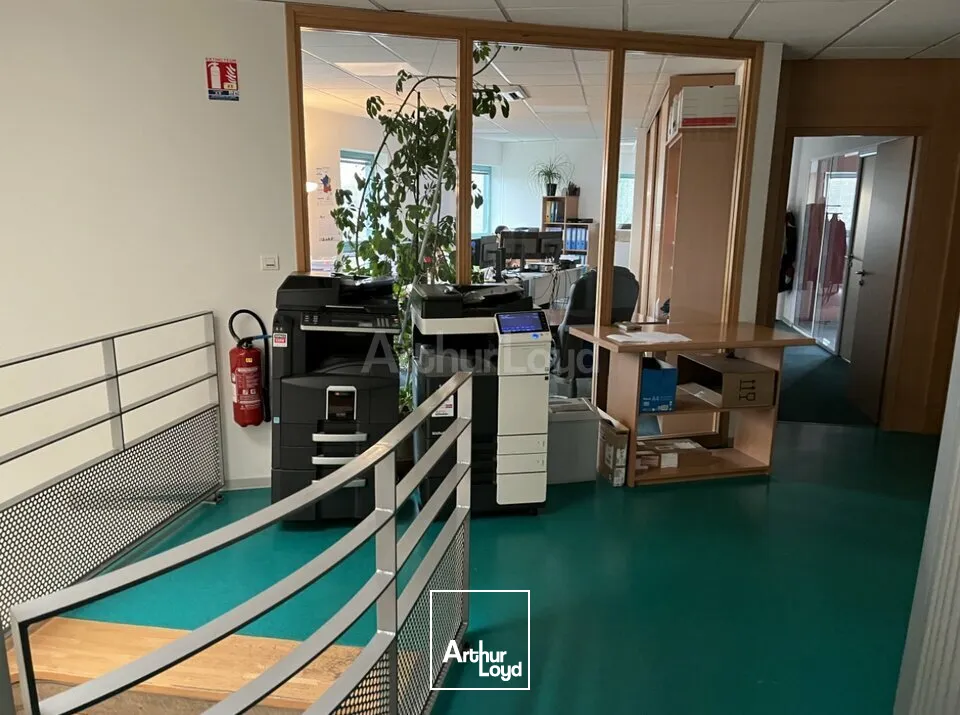 LOCAL D'ACTIVITE - ENTREPOT à VENDRE de 1581 m²