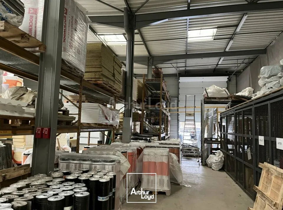 LOCAL D'ACTIVITE - ENTREPOT à VENDRE de 1581 m²