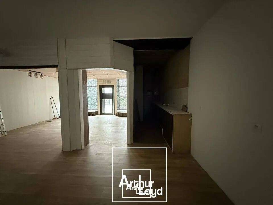 Local Commercial Rénové avec Visibilité  Accès PMR