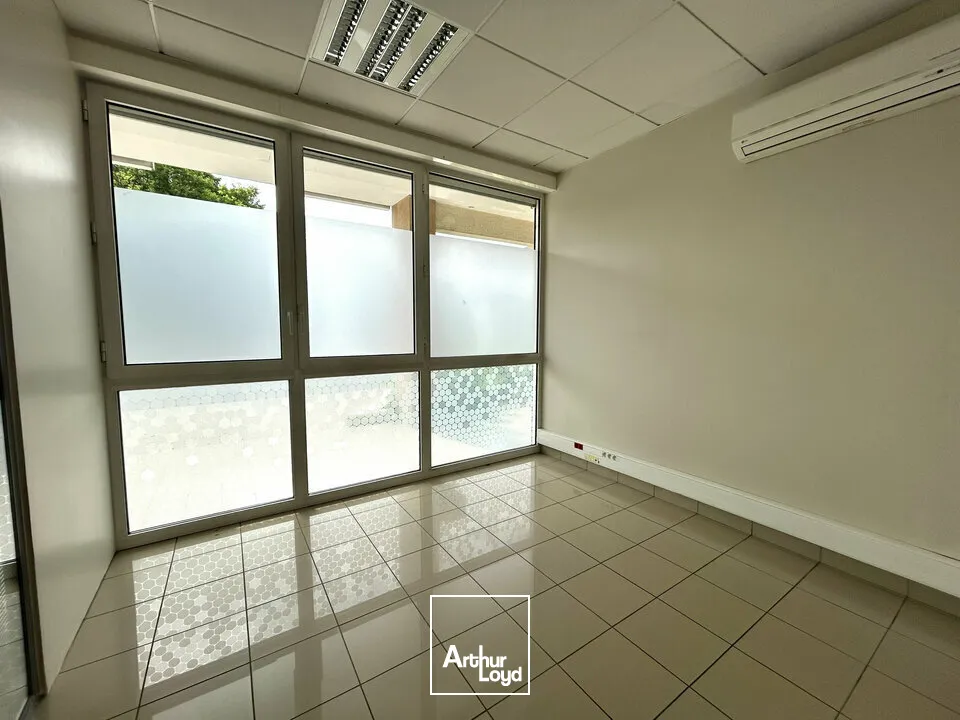 A LOUER - LOCAL COMMERCIAL - BEL EMPLACEMENT - BUXEROLLES