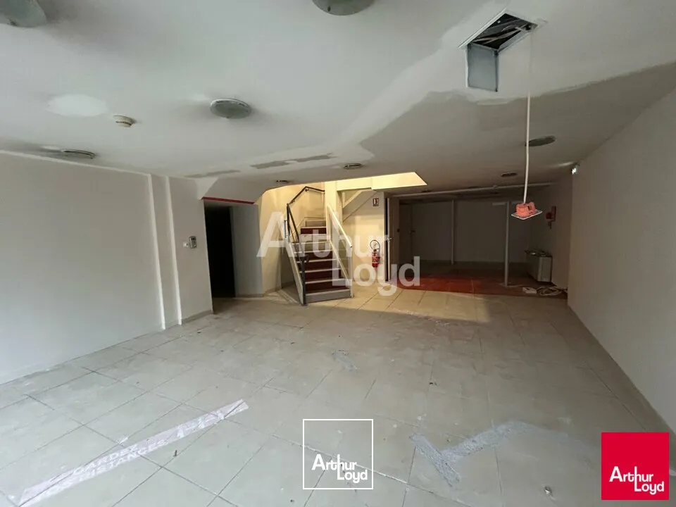 BLOIS - LOCATION LOCAL COMMERCIAL DE 37 M² - 88 M² OU 154 M² - HYPERCENTRE