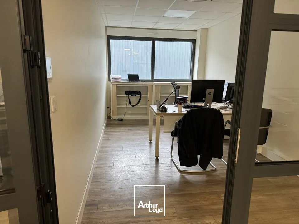 TOURS NORD - A LOUER BUREAUX DE 908 m² - EXCELLENTE VISIBILITE SUR 2 X 2 VOIES