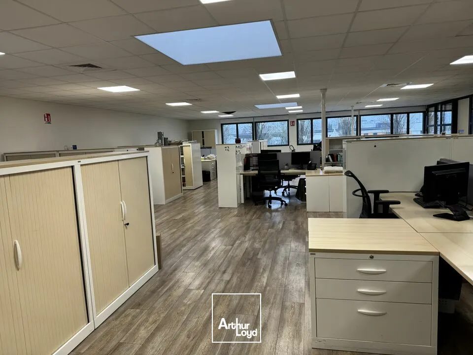 TOURS NORD - A LOUER BUREAUX DE 908 m² - EXCELLENTE VISIBILITE SUR 2 X 2 VOIES