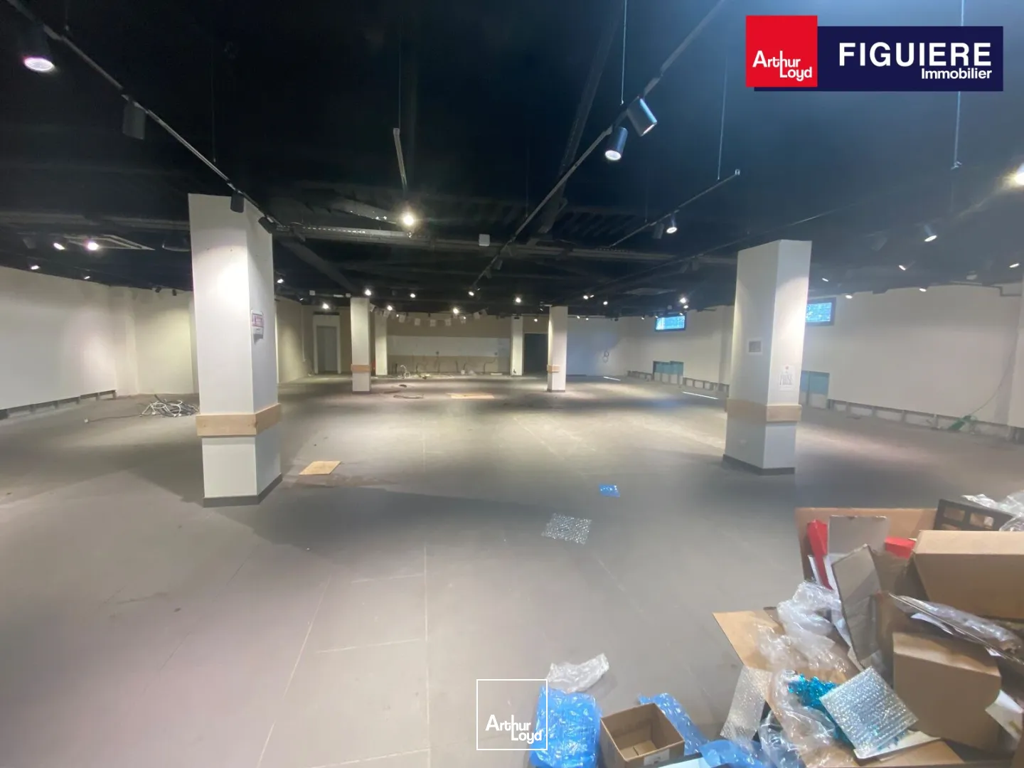 Emplacement PRIME zone du TUBE Istres 463m² à louer