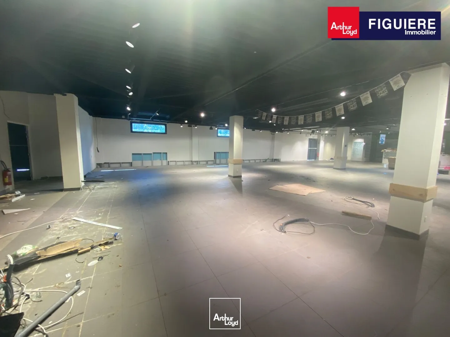 Emplacement PRIME zone du TUBE Istres 463m² à louer