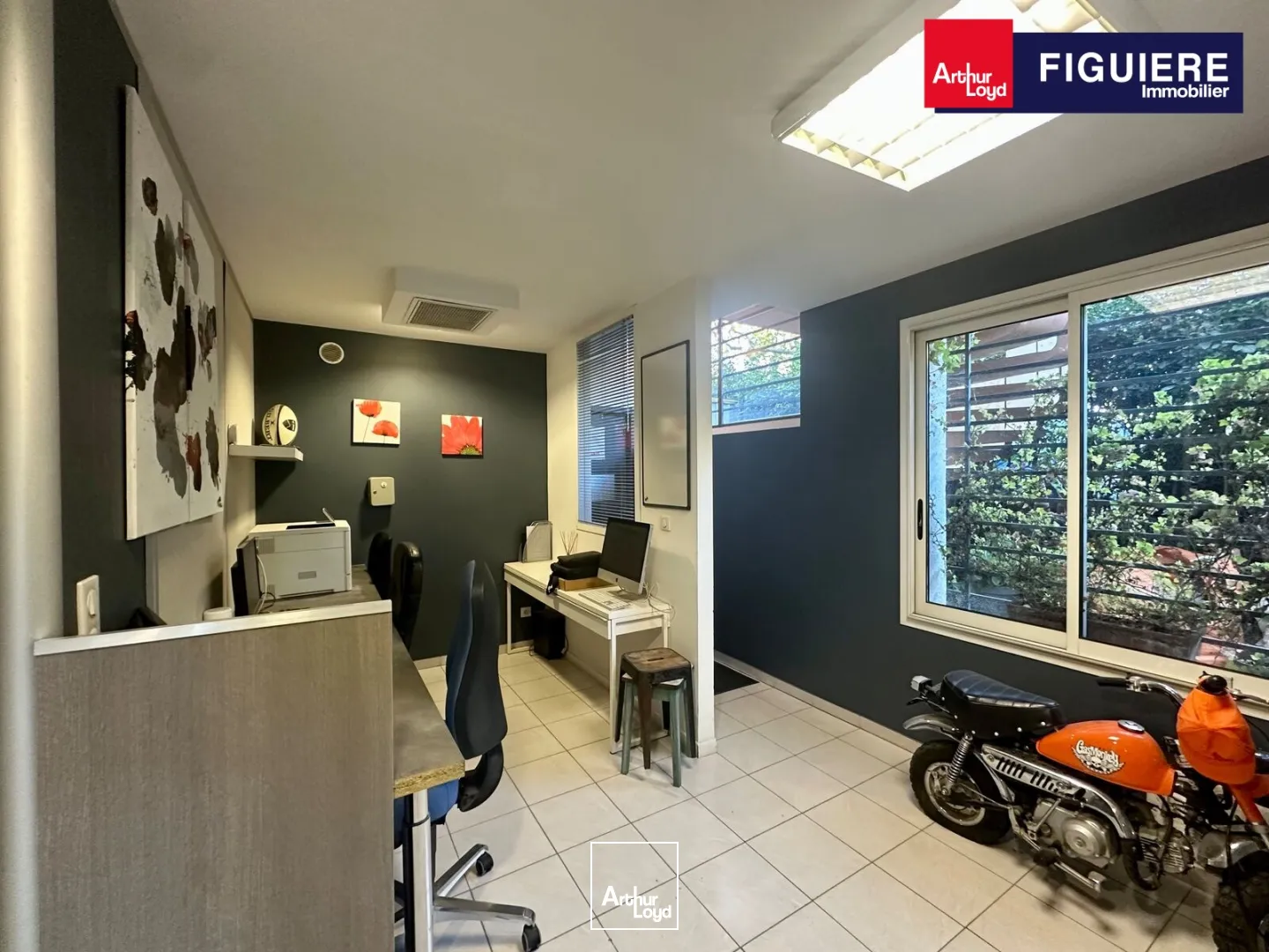 Local mixte de plain pied à louer sur VENELLES