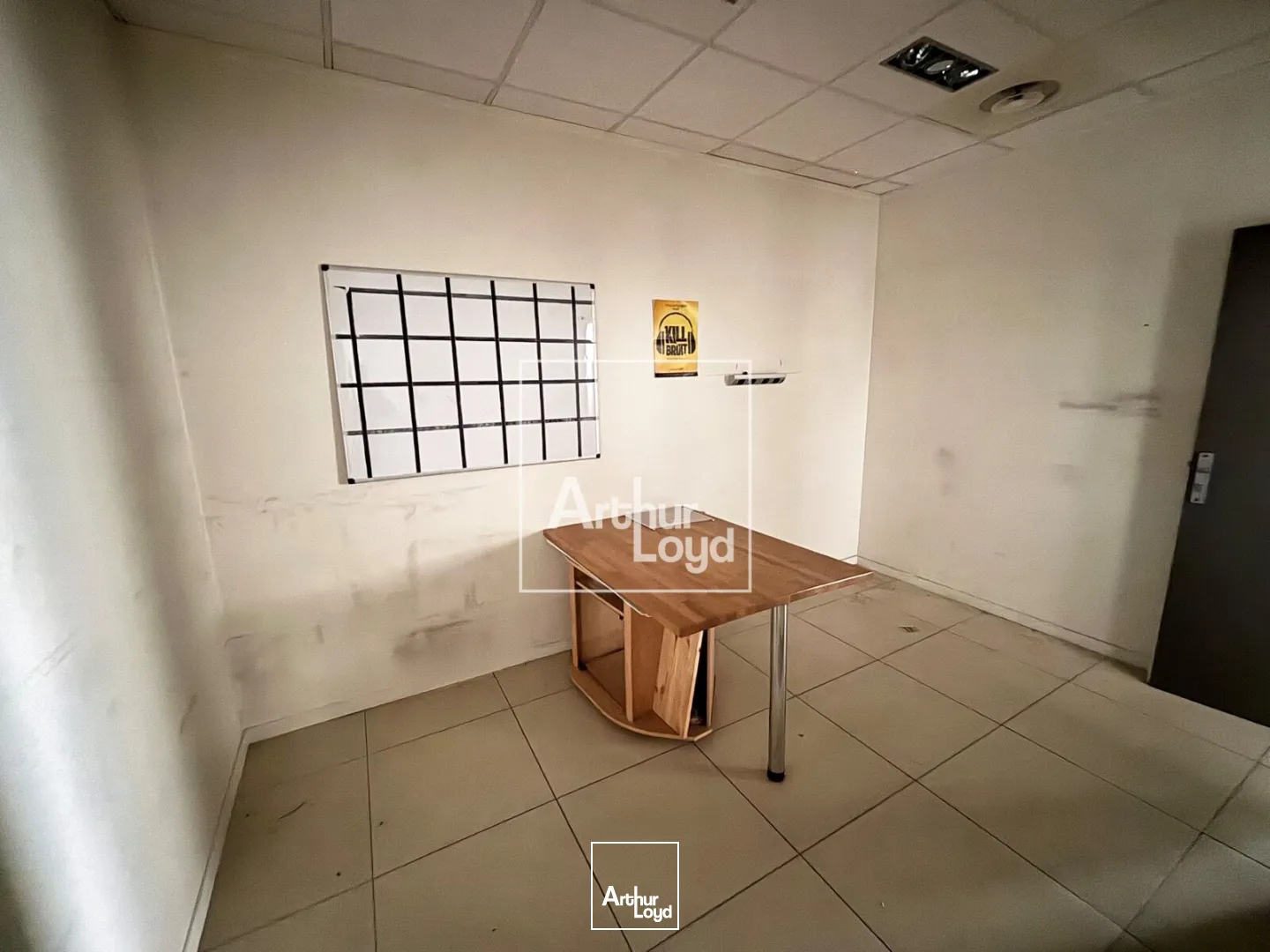 local commercial 245 m² - Vitrine de forte visibilité