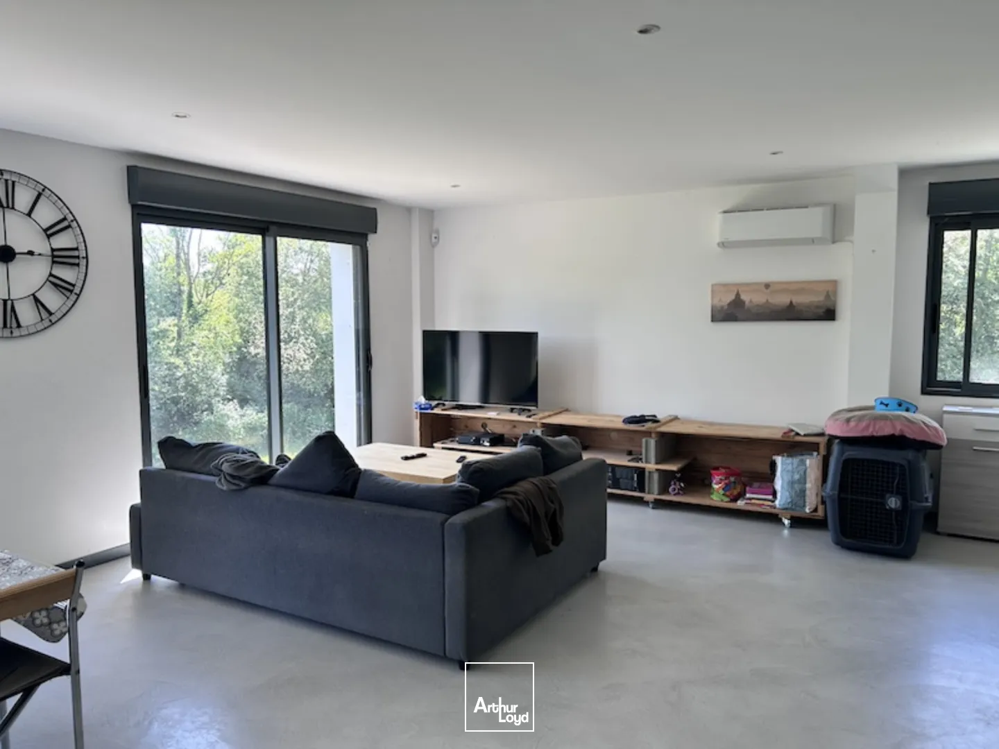 CHATILLON SUR CHALARONNE - VENTE OU LOCATION - BATIMENT RECENT SUR SON TERRAIN