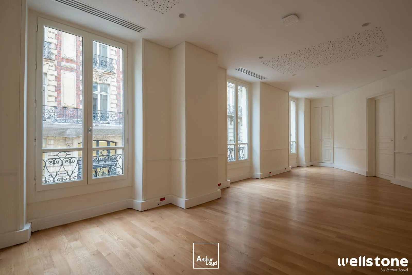 Bureaux à louer à PARIS 75008