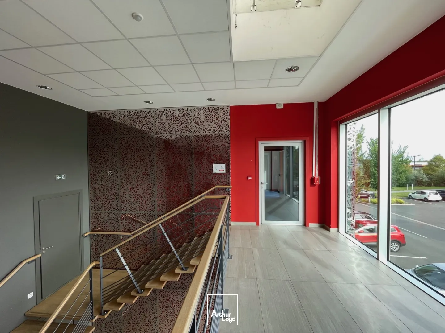 À louer : Bureaux lumineux 686 m² avec parkings - Accessibilité optimale aux portes de Lille