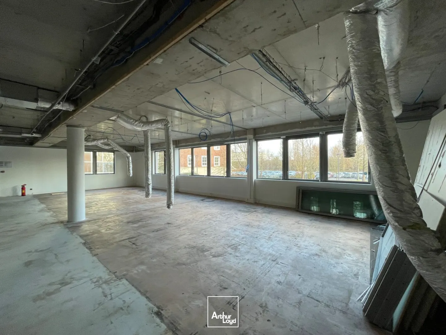 Bureaux à louer - 394 m² divisibles - Immeuble récent rénové - Parking - Proximité hôtel Mercure