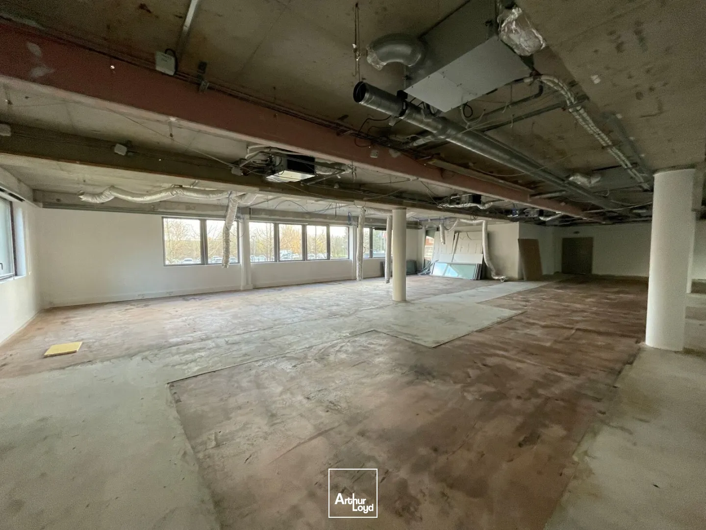 Bureaux à louer - 394 m² divisibles - Immeuble récent rénové - Parking - Proximité hôtel Mercure