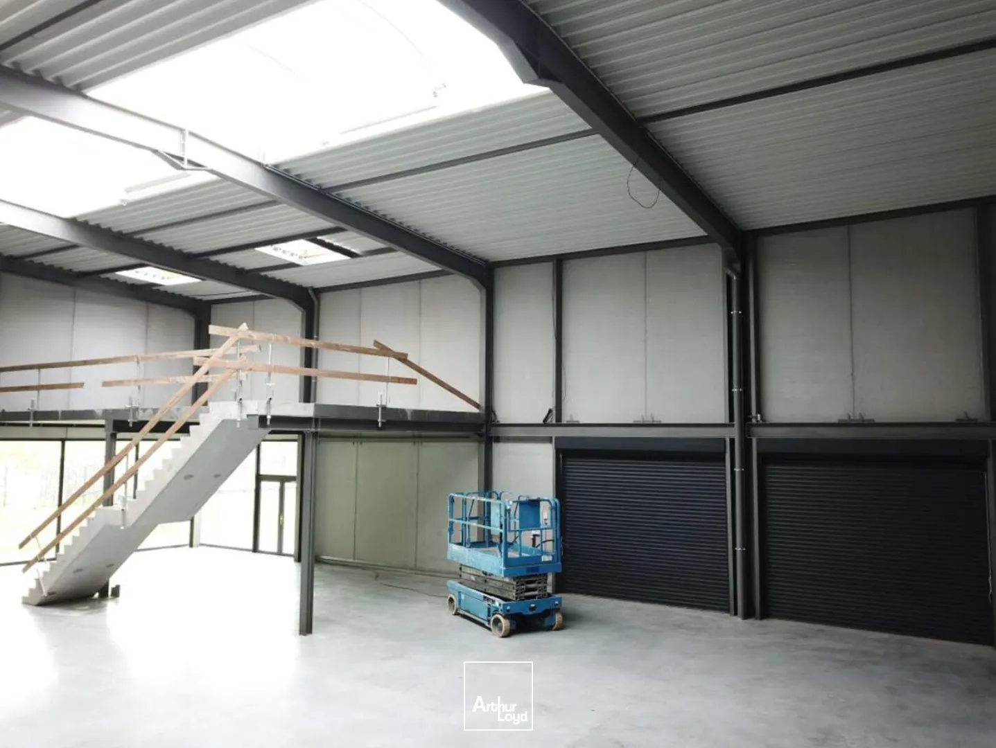 Entrepôts au sein d'un parc d'activité neuf situé à Roncq. Bureaux clés en main avec belles prestations. Proche belgique et axes autoroutiers. Nord de Lille.