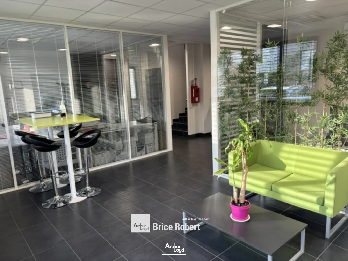 A louer ou à louer - Local d'activités mixte idéalement situé - Vaulx en Velin