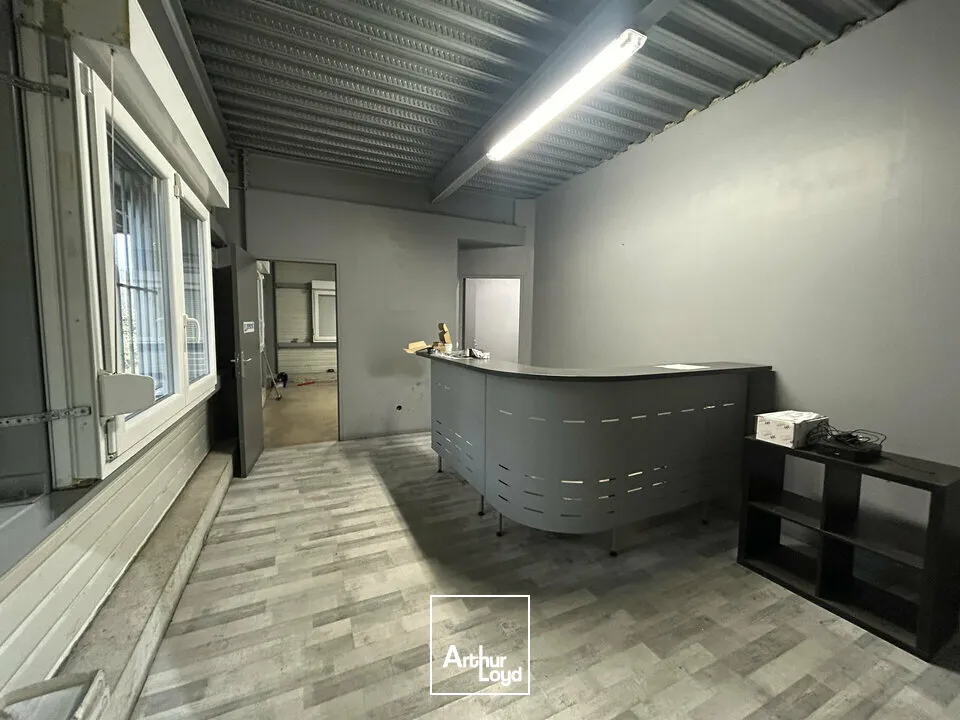 LOCAL D'ACTIVITE - ENTREPOT à LOUER de 173 m²