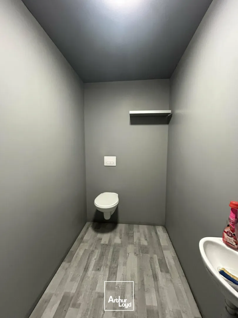 LOCAL D'ACTIVITE - ENTREPOT à LOUER de 173 m²