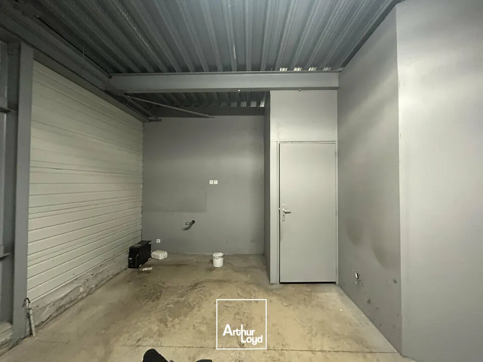 LOCAL D'ACTIVITE - ENTREPOT à LOUER de 173 m²
