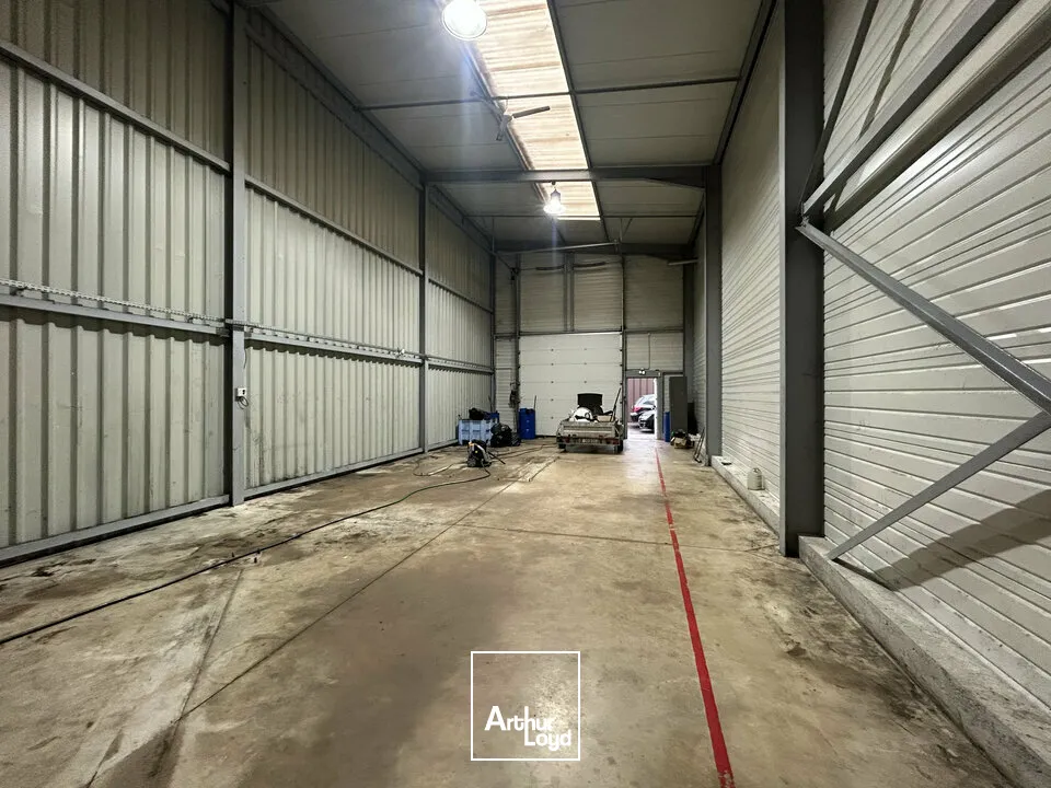 LOCAL D'ACTIVITE - ENTREPOT à LOUER de 173 m²