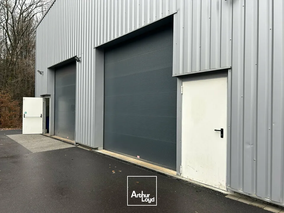 LOCAL D'ACTIVITE - ENTREPOT à LOUER de 173 m²